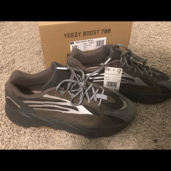 YEEZY-700 BOOST-GEODEV2-Reflective-DS-**Sold** - Picture 7 of 8